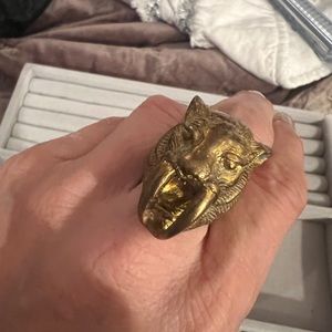 Vintage saber toothed tiger ring - hand carved size 8.5